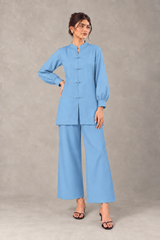 Sky blue linen 2-piece with mandarin collar and wide-leg trousers